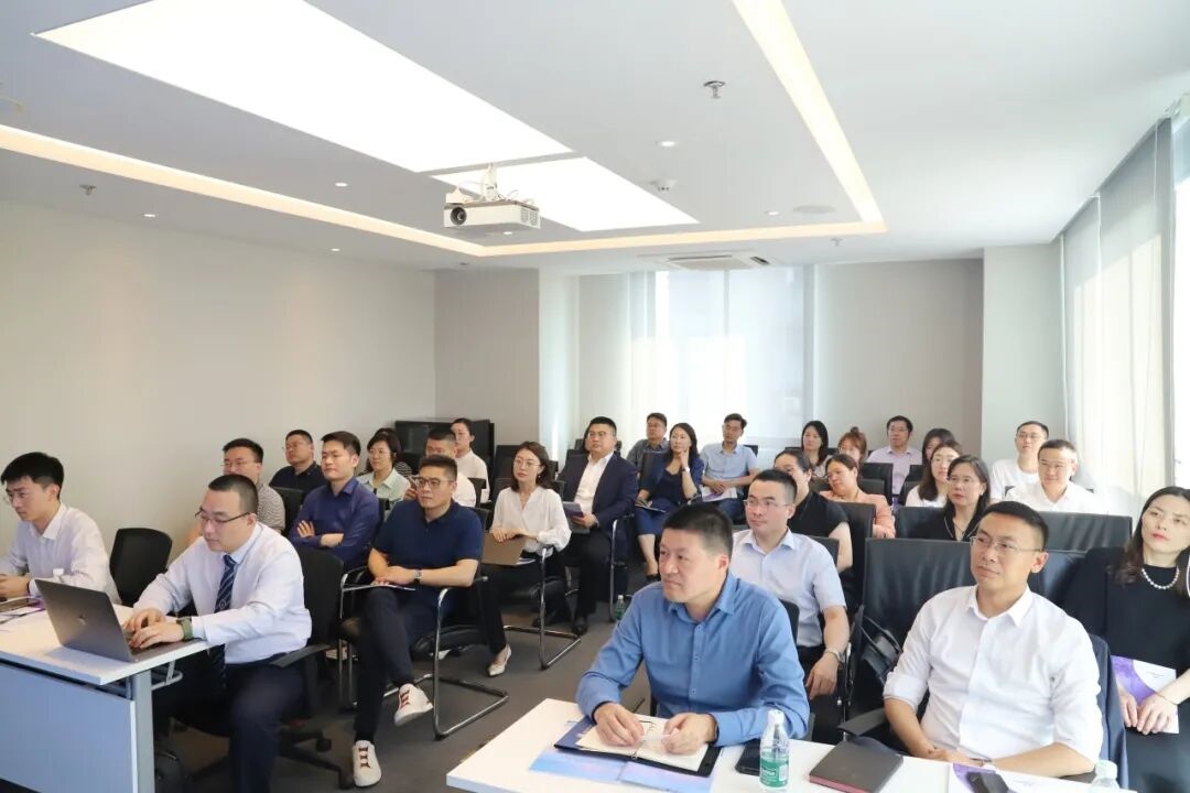 南京市律协民商委“访先学优”活动走进江苏百闻律师事务所.jpg